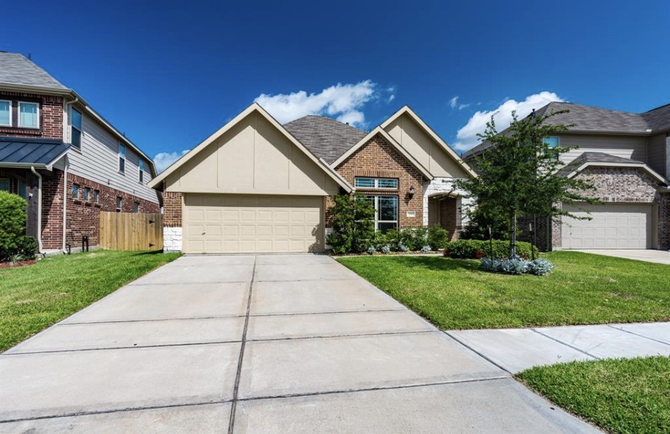 4911 E Chase Street Baytown TX 77521