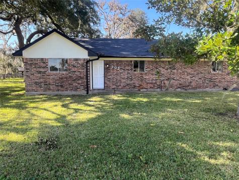 202 Lakewood Drive Clute TX 77531