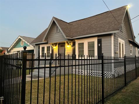 106 N Eastwood Street Houston TX 77011
