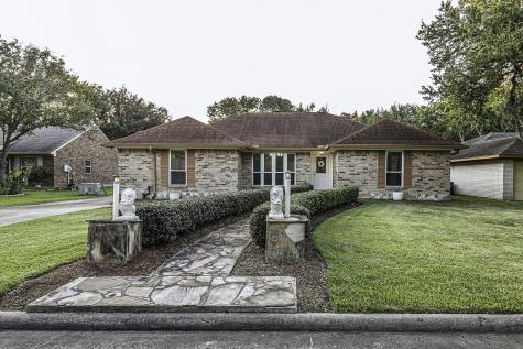 5118 Whittier Oaks Drive Friendswood TX 77546