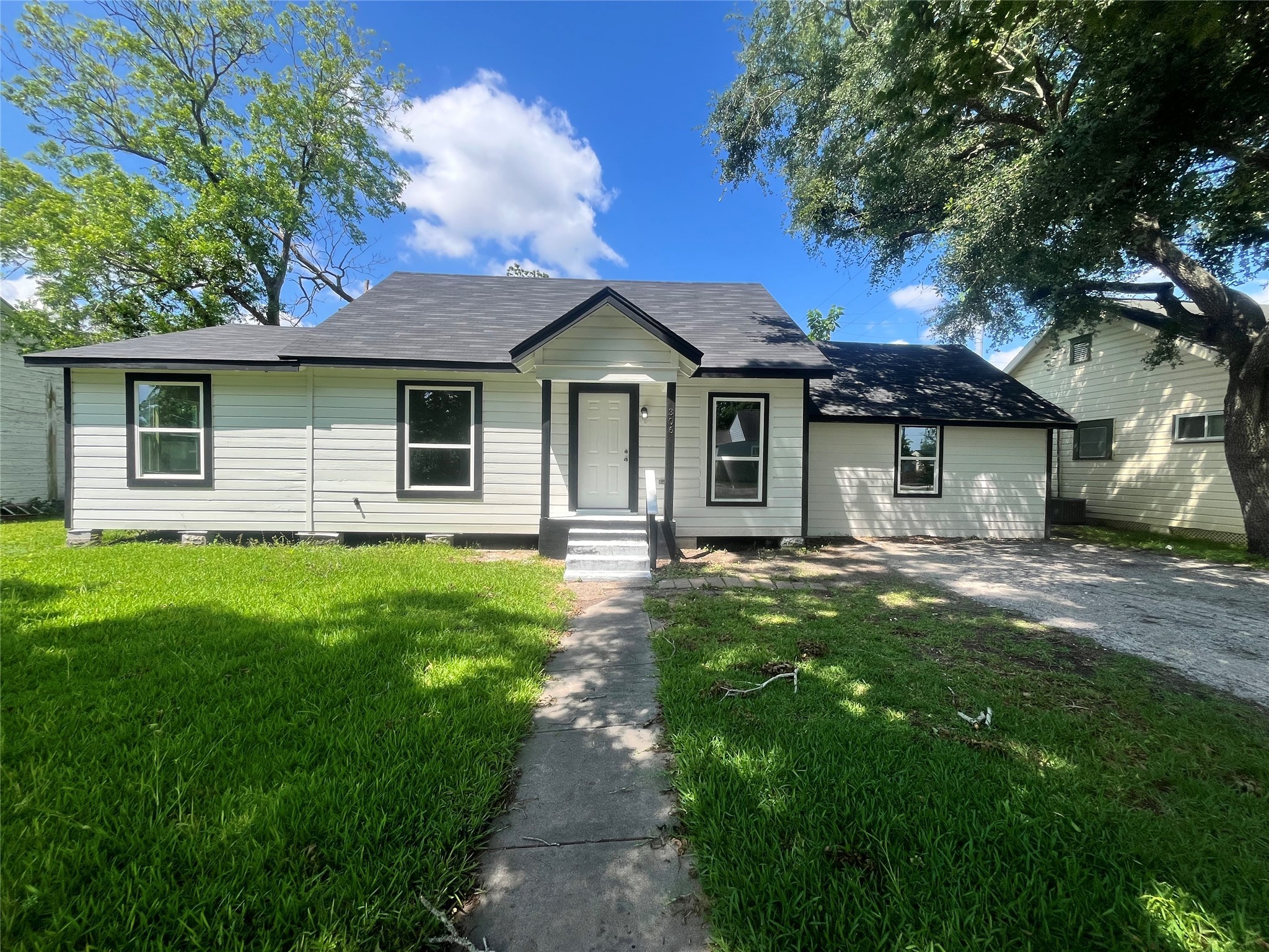 306 S Virginia Street La Porte TX 77571