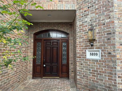 5209 Grand Lake Street Bellaire TX 77401