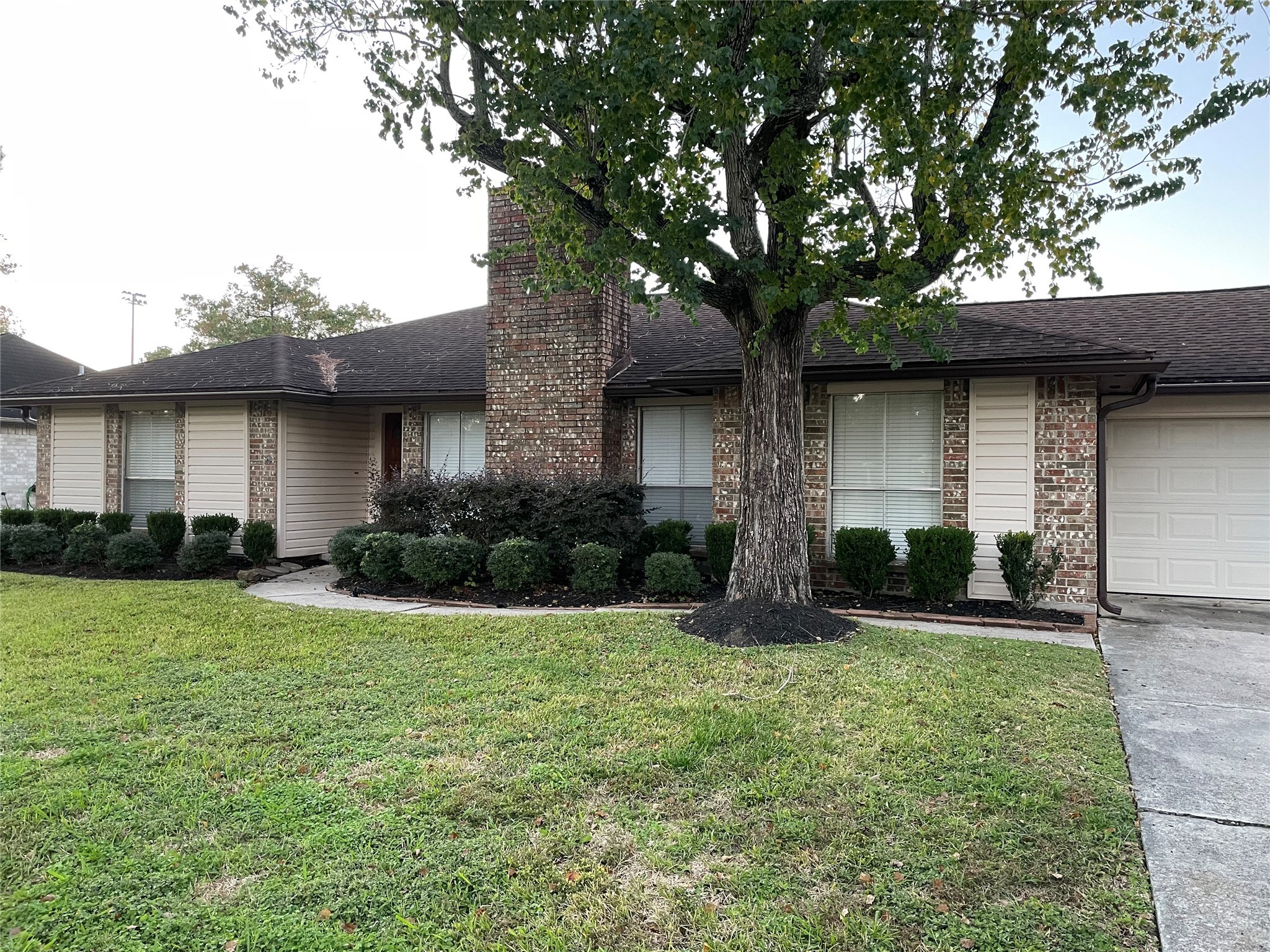 1103 W Castlewood Avenue Friendswood TX 77546