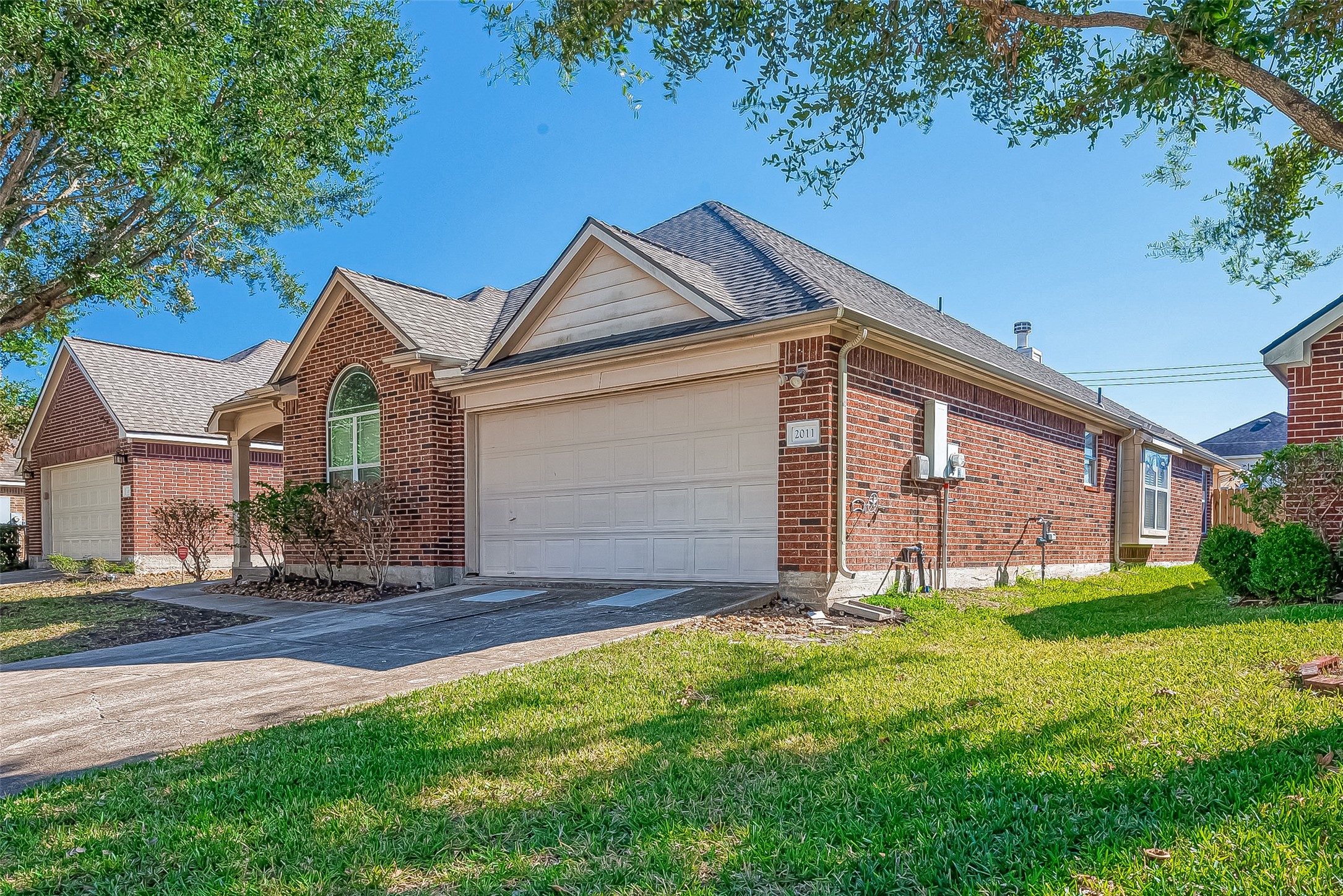 2011 Midnight Lane Houston TX 77047