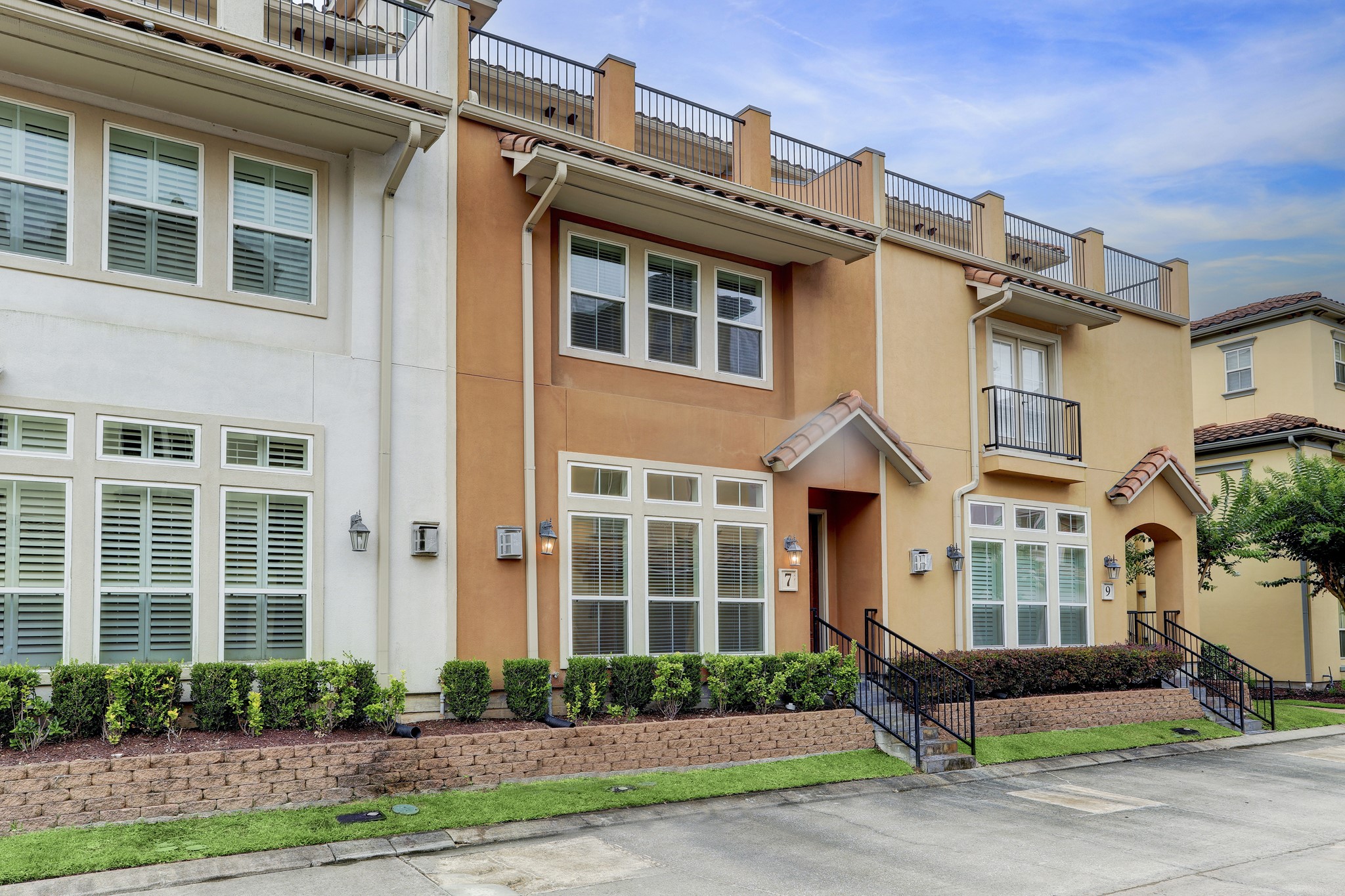 7 Laurelwood Drive Houston TX 77058