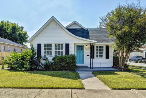 939 Robbie Street Houston TX 77009