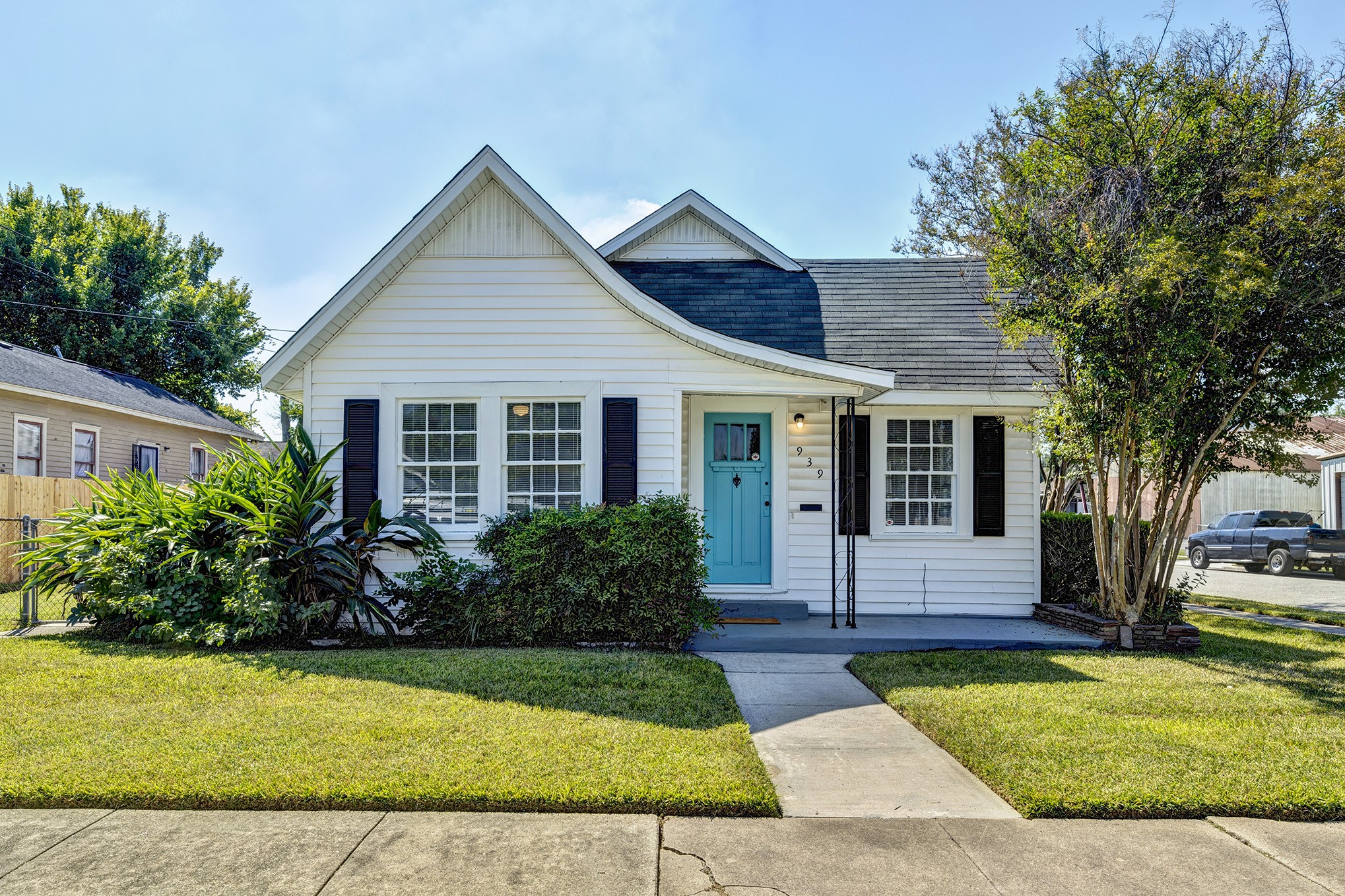 939 Robbie Street Houston TX 77009