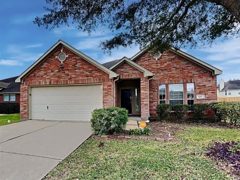 1027 N Teal Estates Circle Fresno TX 77545