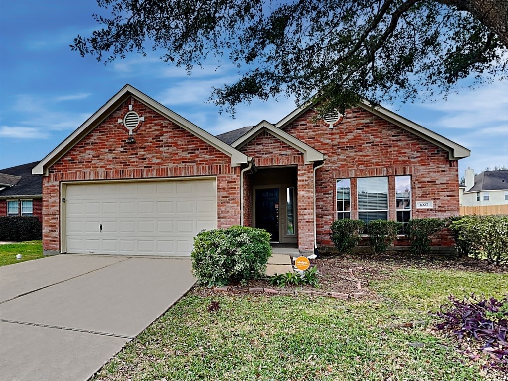 1027 N Teal Estates Circle Fresno TX 77545