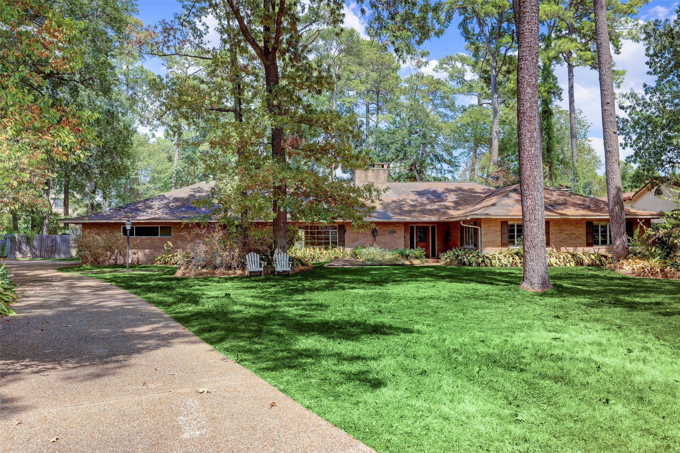 812 E Friar Tuck Lane Houston TX 77024