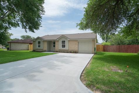 512 Stadium Lane Friendswood TX 77546