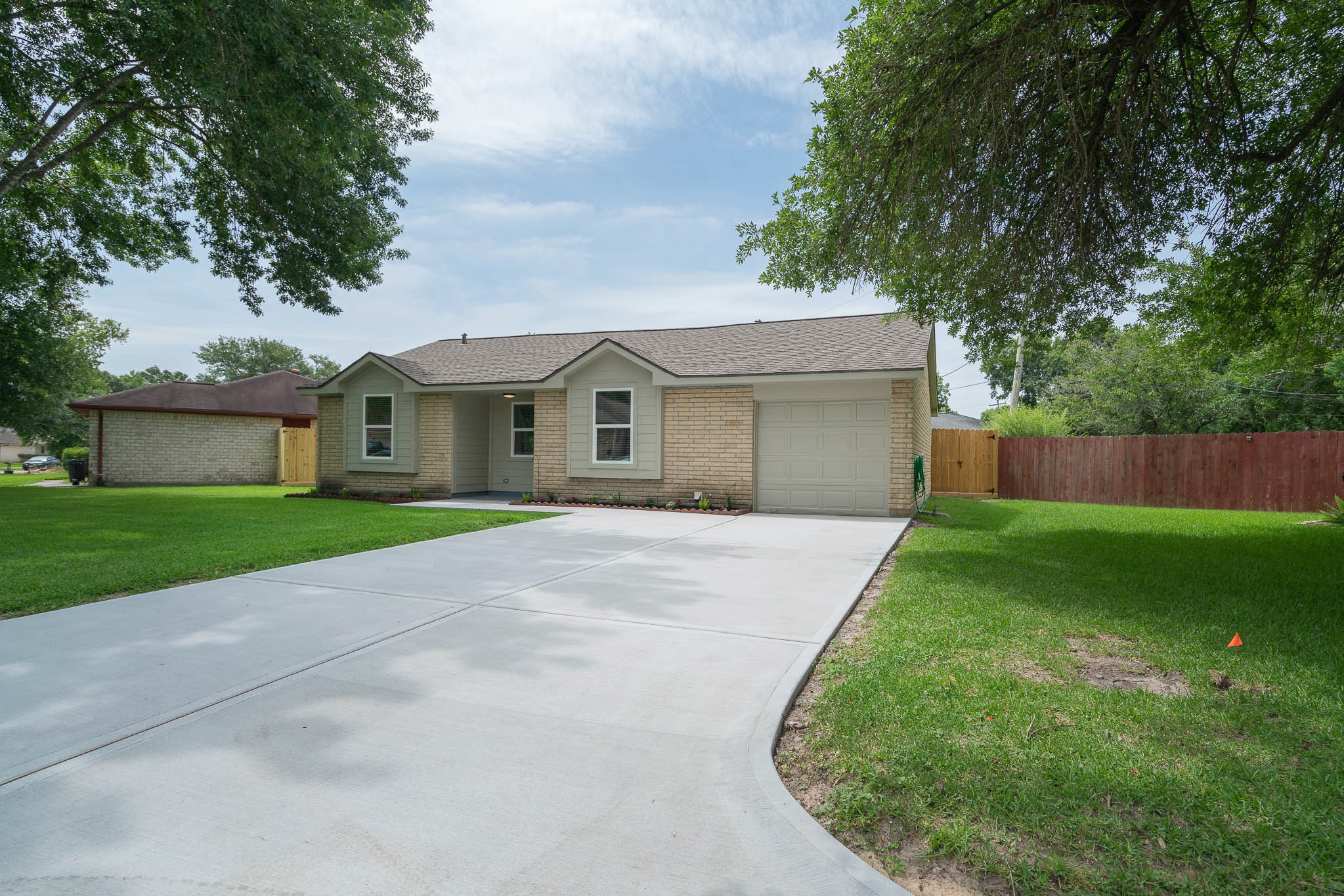 512 Stadium Lane Friendswood TX 77546