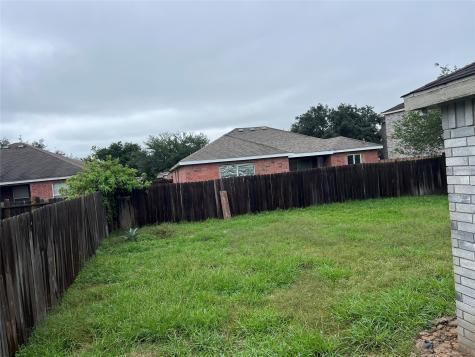 5515 Rio Ramos Street Rosharon TX 77583