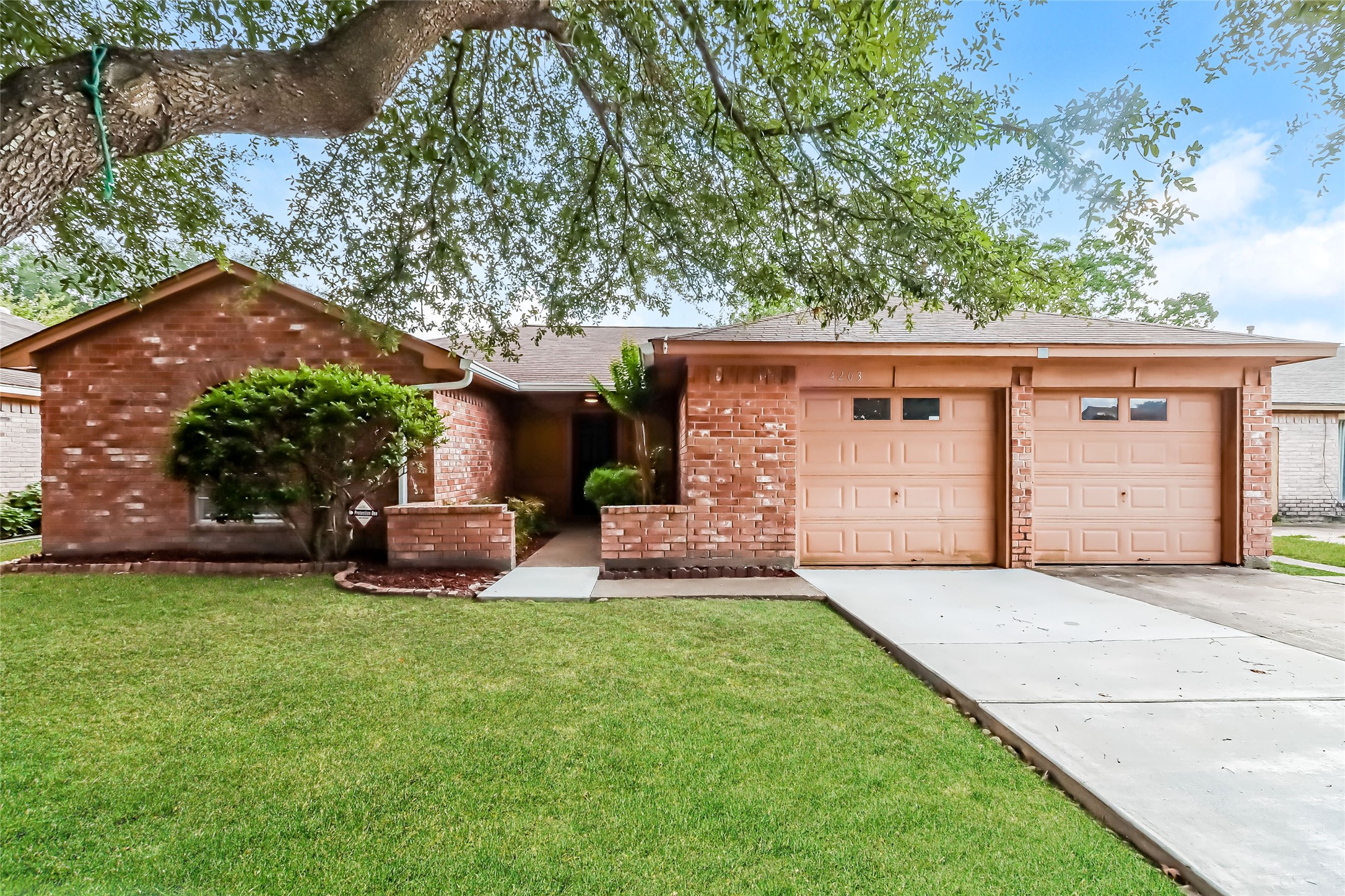 4203 Stonehenge Trail Houston TX 77066