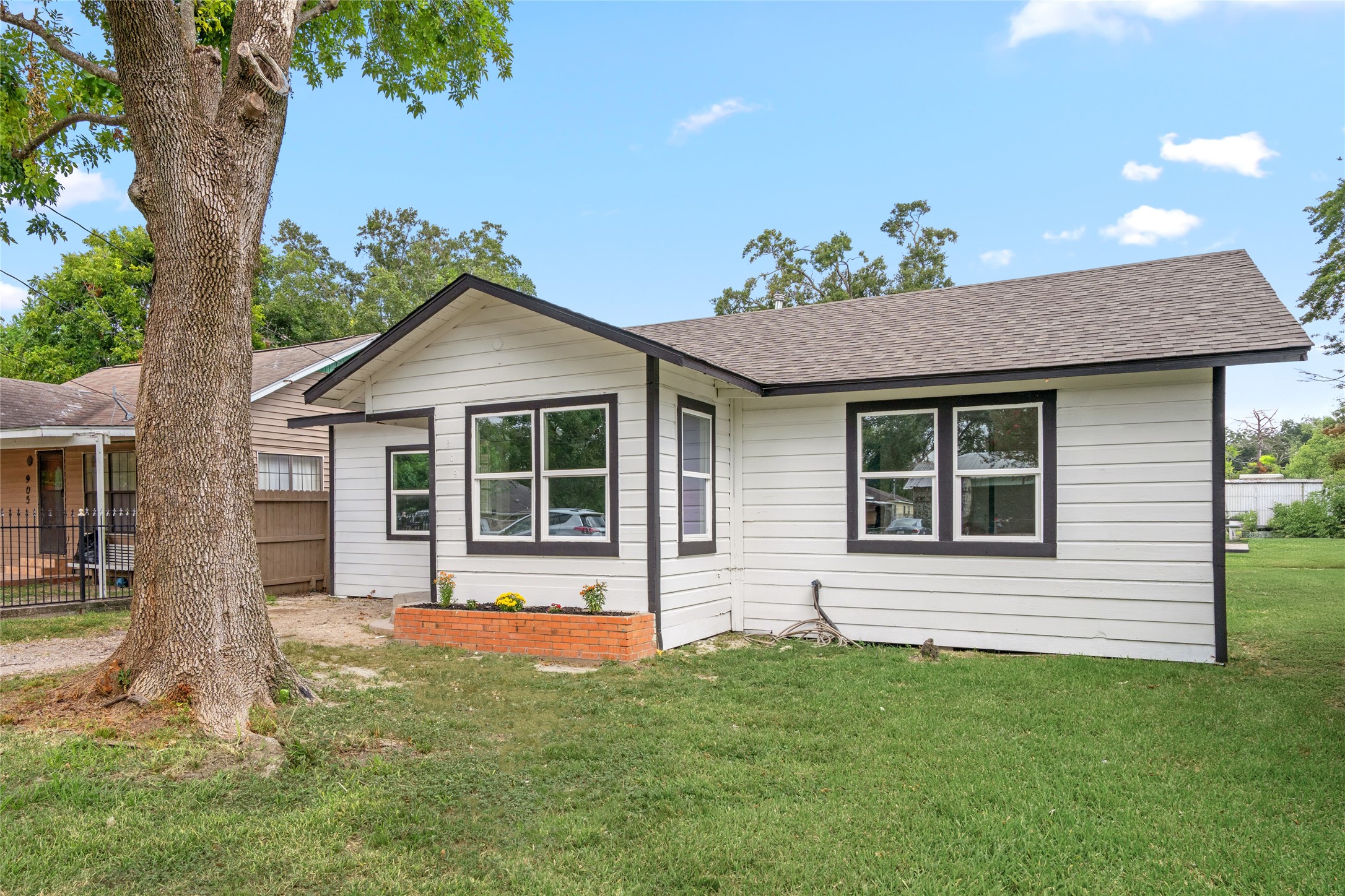 909 Knight Street Houston TX 77022