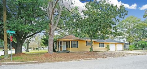 1002 W Sealy Street Alvin TX 77511