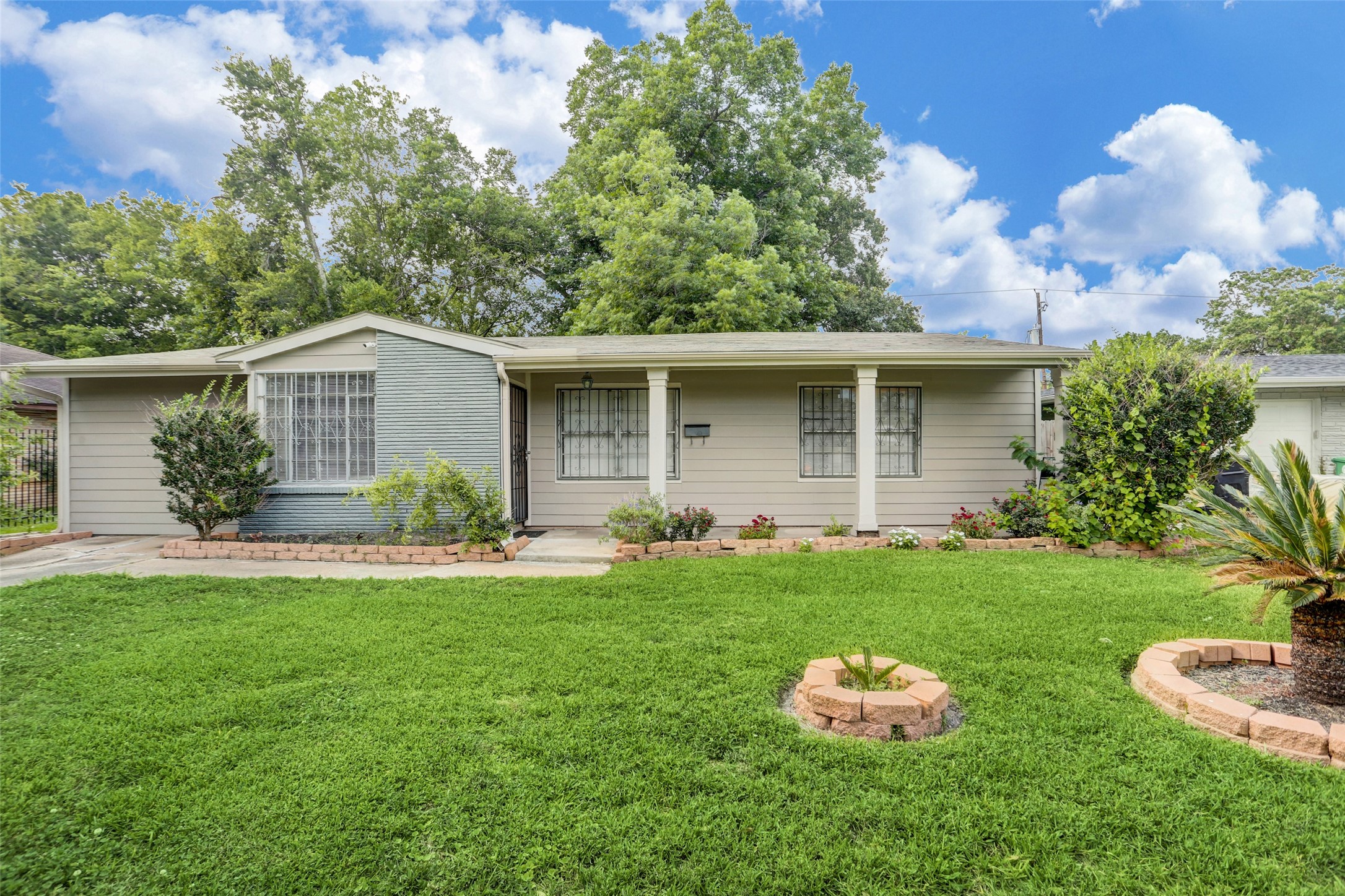 5915 Van Fleet Street Houston TX 77033