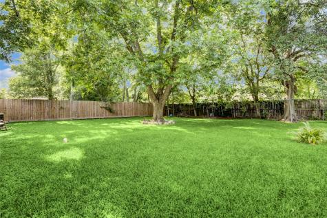 5915 Van Fleet Street Houston TX 77033