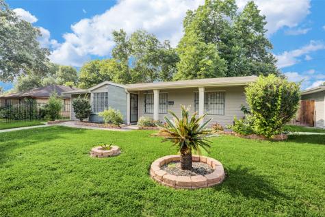 5915 Van Fleet Street Houston TX 77033