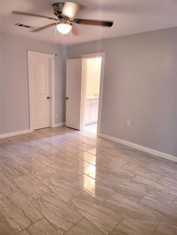 233 Royal Oaks Street Huntsville TX 77320