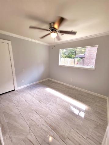 233 Royal Oaks Street Huntsville TX 77320