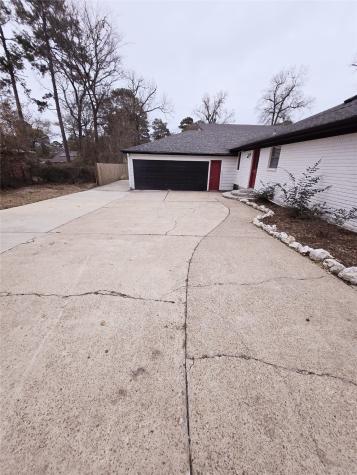 233 Royal Oaks Street Huntsville TX 77320