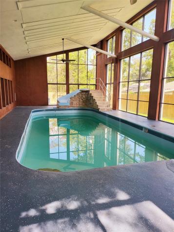 233 Royal Oaks Street Huntsville TX 77320
