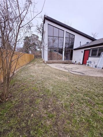233 Royal Oaks Street Huntsville TX 77320