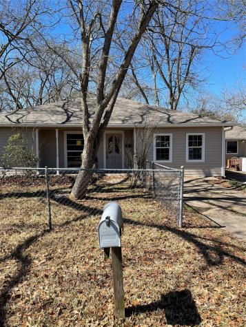 1520 Avenue N Huntsville TX 77340