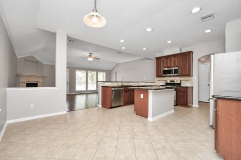 1819 High Falls Lane Pearland TX 77581