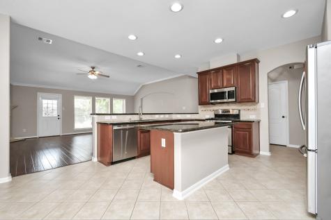 1819 High Falls Lane Pearland TX 77581