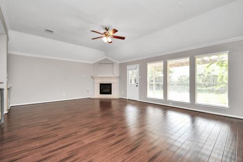 1819 High Falls Lane Pearland TX 77581