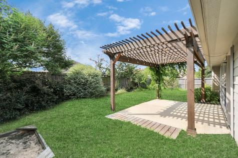 1819 High Falls Lane Pearland TX 77581