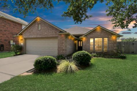 1819 High Falls Lane Pearland TX 77581