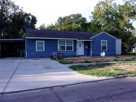805 S 7th Street Baytown TX 77520