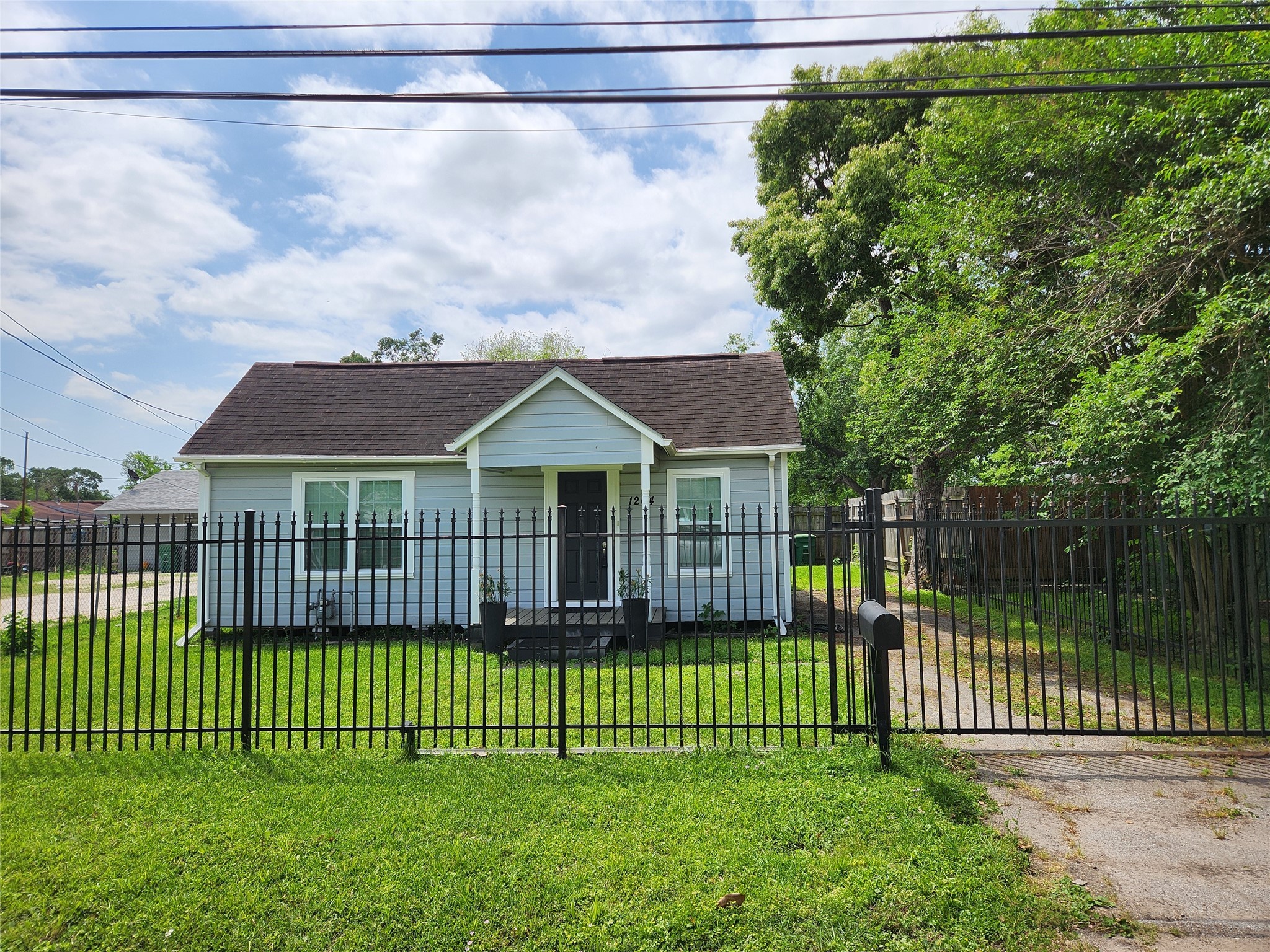 1204 De Boll Street Houston TX 77022