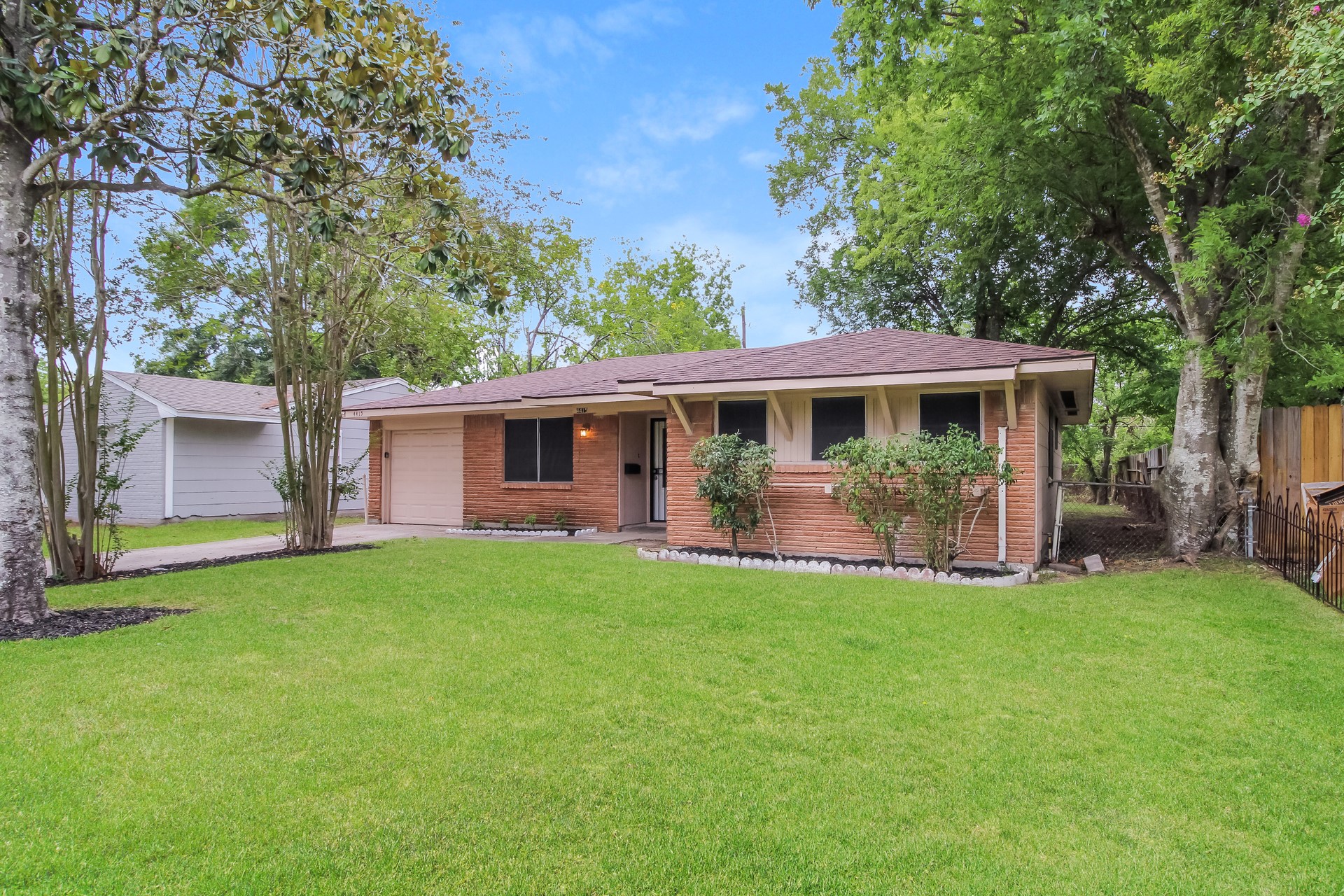 4415 Akard Street Houston TX 77047
