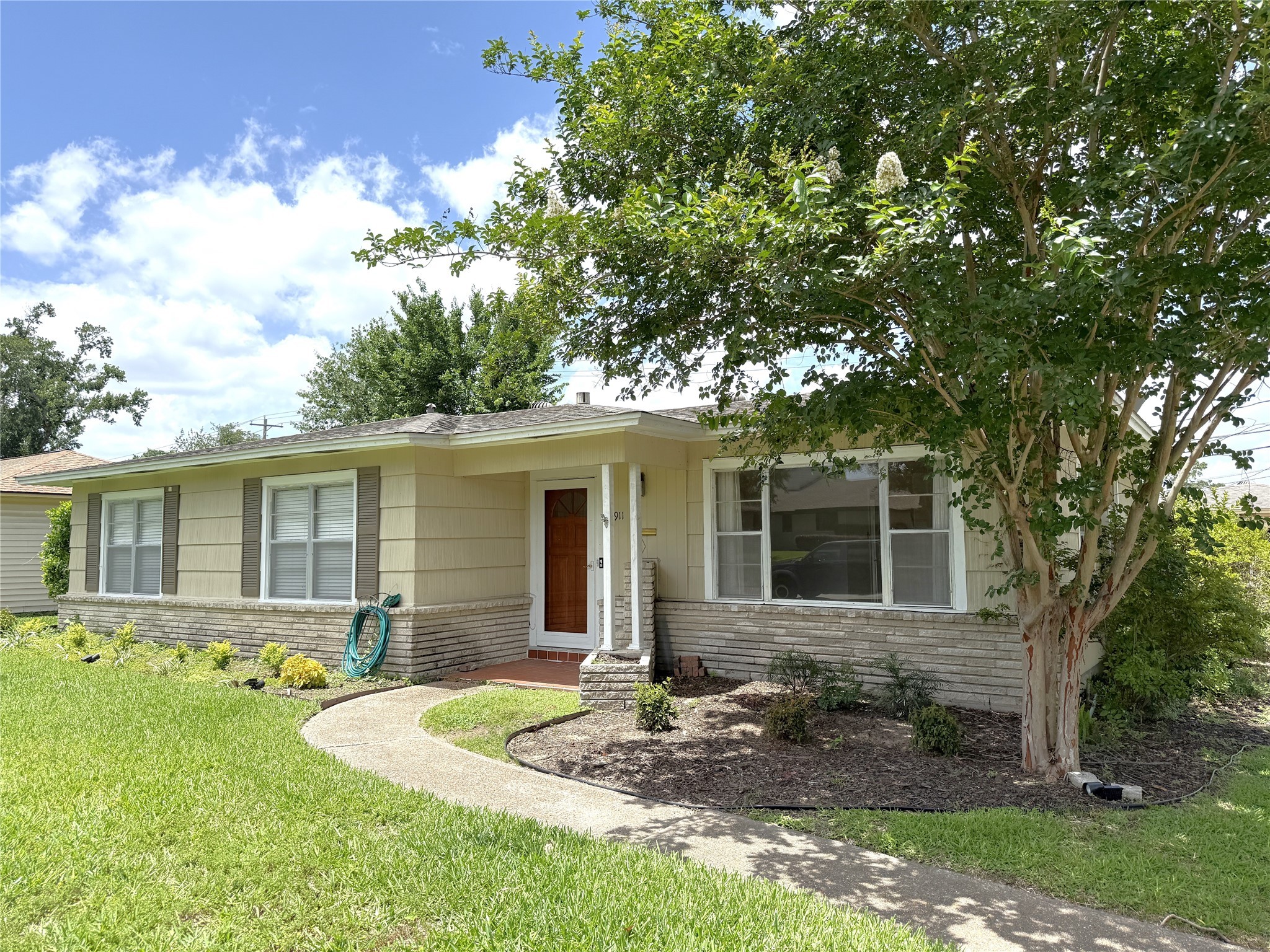 911 Worthshire Street Houston TX 77008