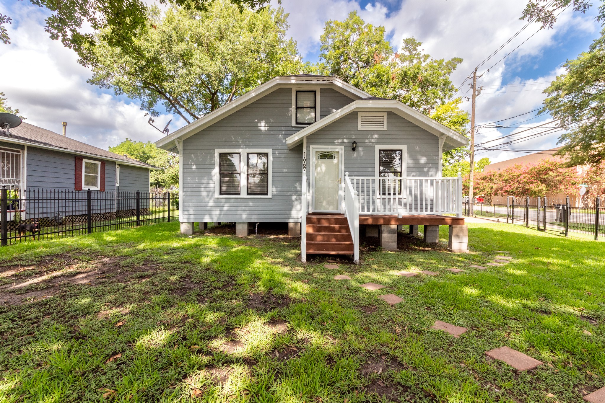 1667 Walton Street Houston TX 77009