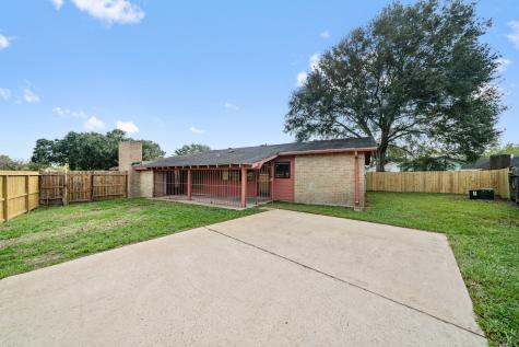 5631 W Ridgecreek Circle Houston TX 77053
