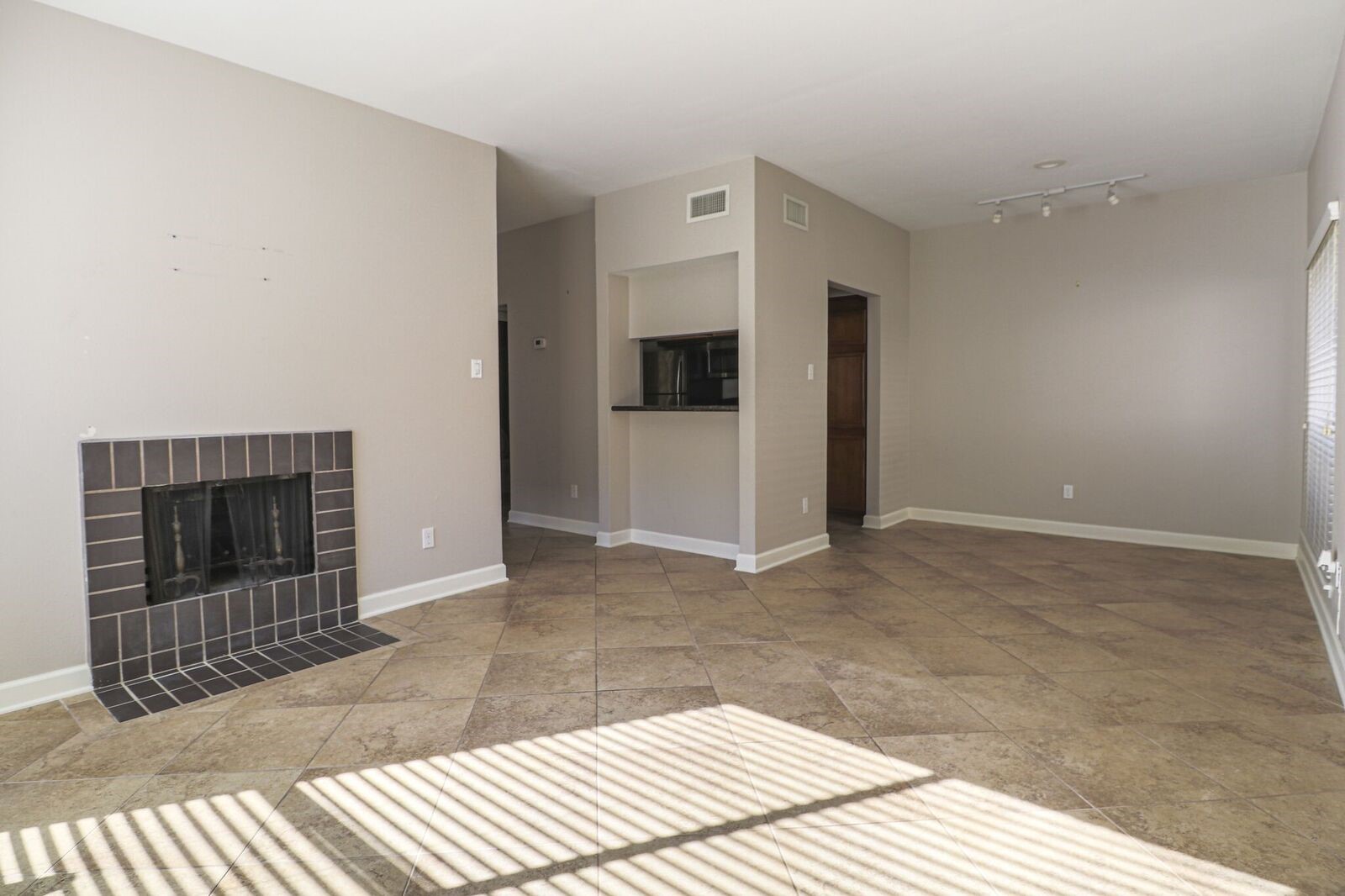 2025 Augusta Drive 1005 Houston TX 77057