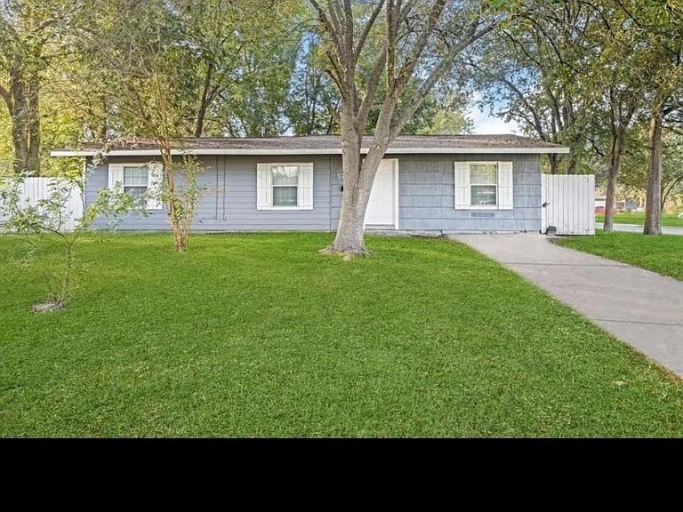 5702 Westover Street Houston TX 77033
