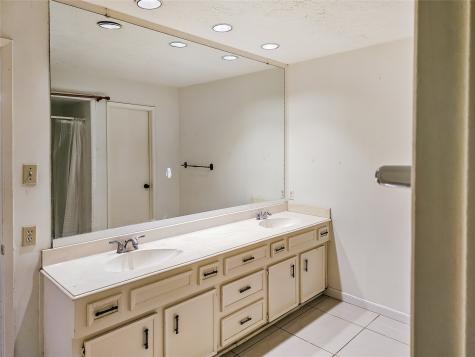 10135 Sagegate Drive Houston TX 77089