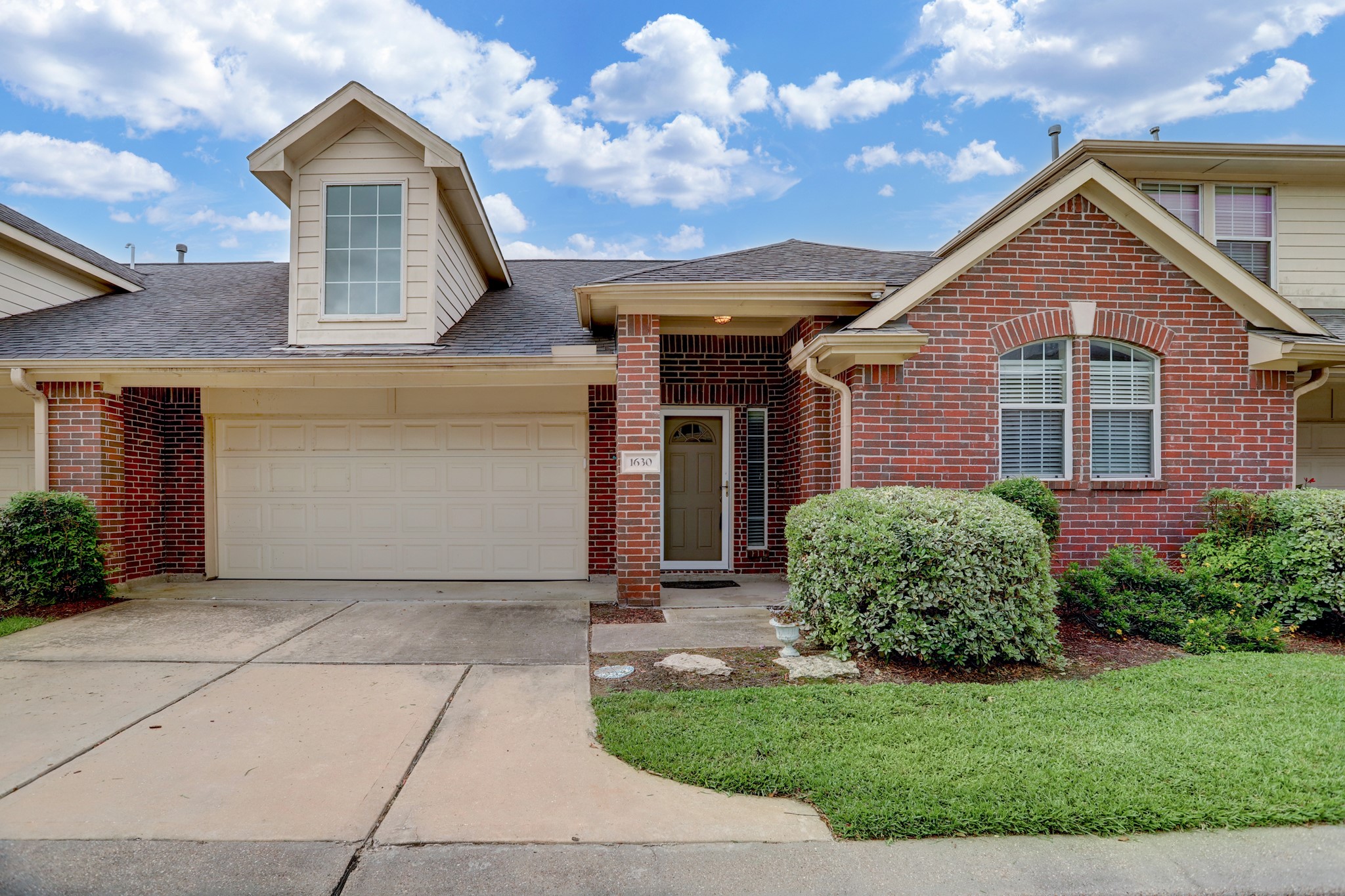 1630 Village Townhome Drive Pasadena TX 77504