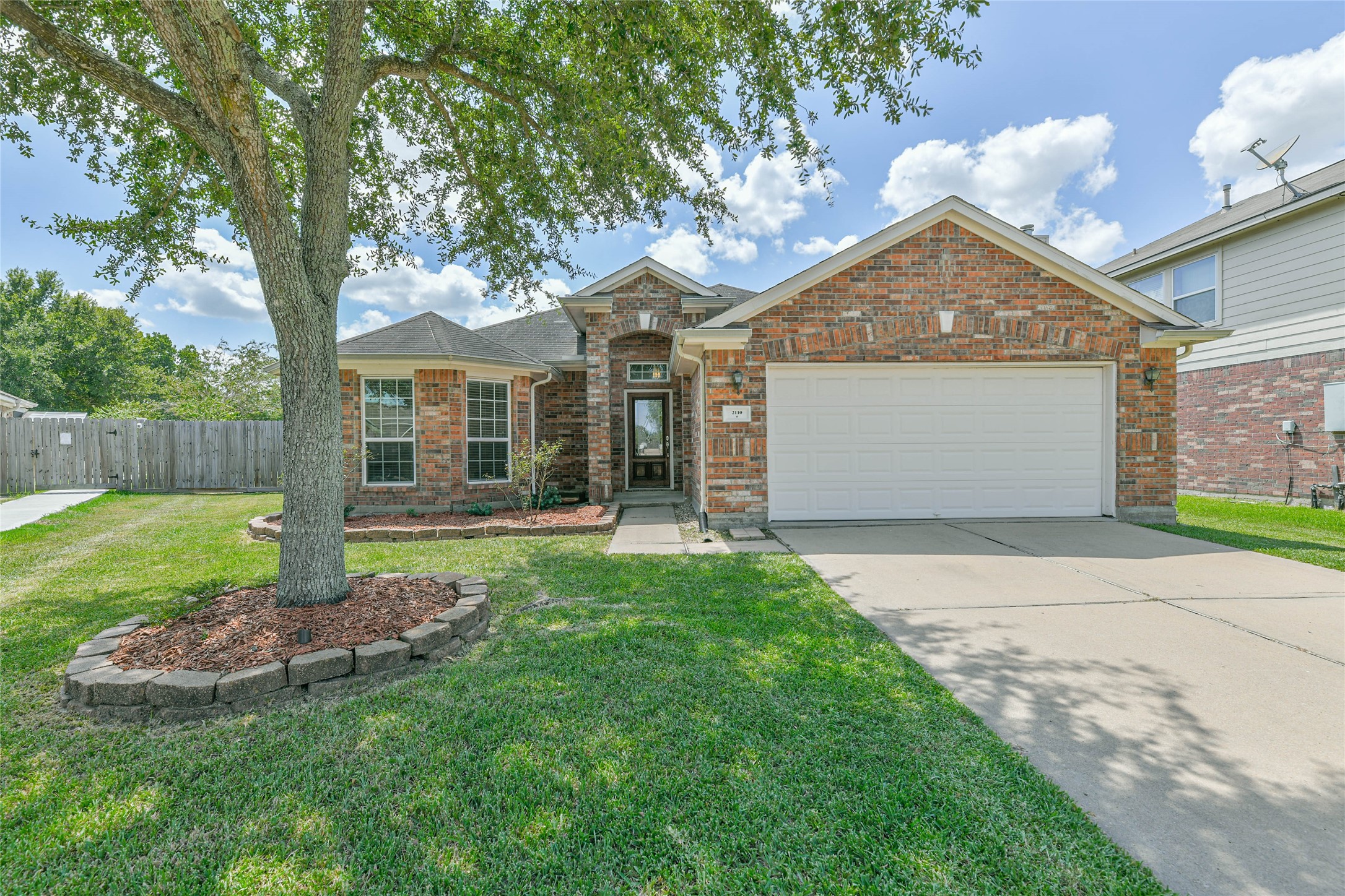 2110 Forest Bank Lane Pearland TX 77581
