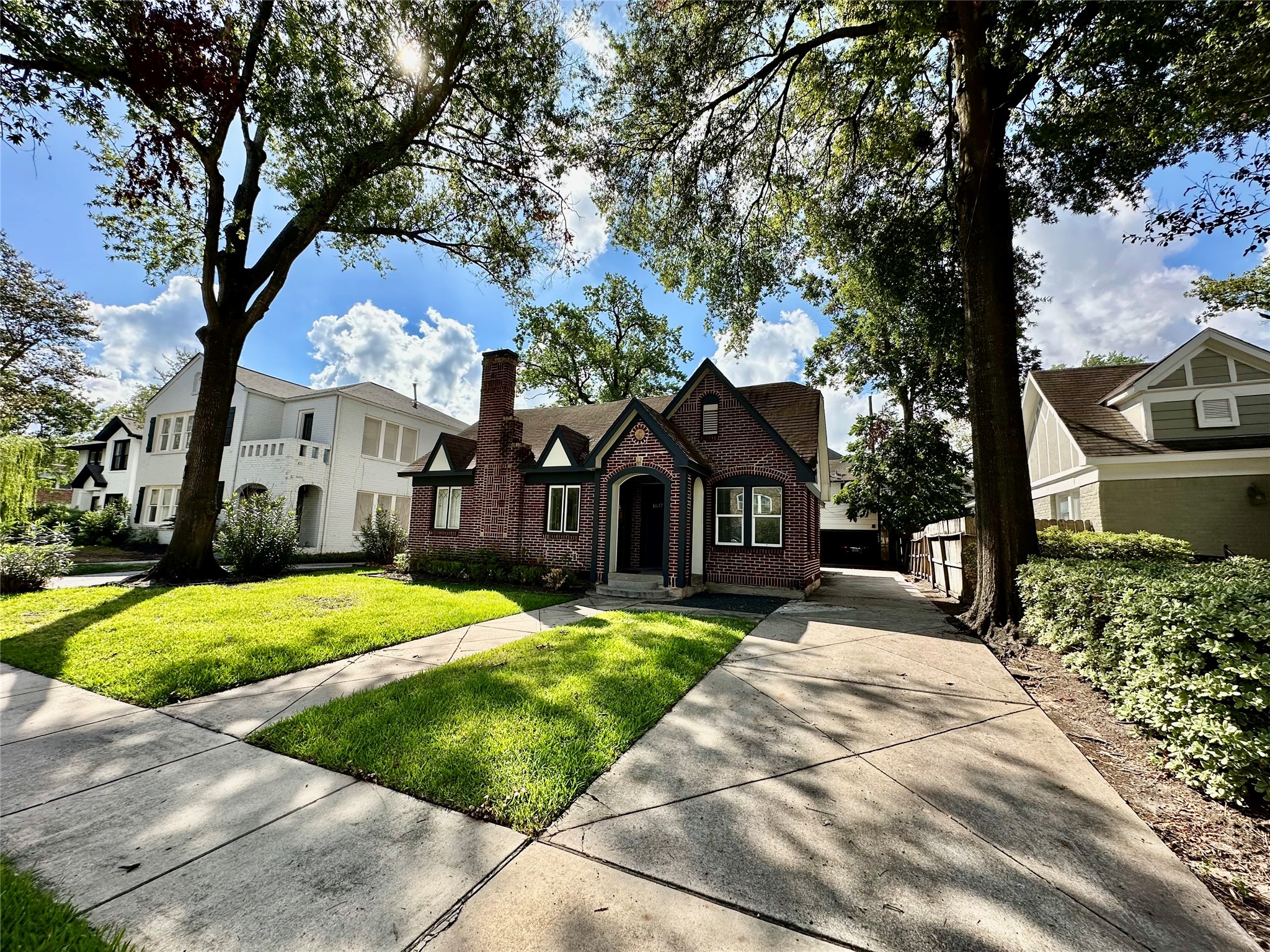 1637 Bonnie Brae Street Houston TX 77006
