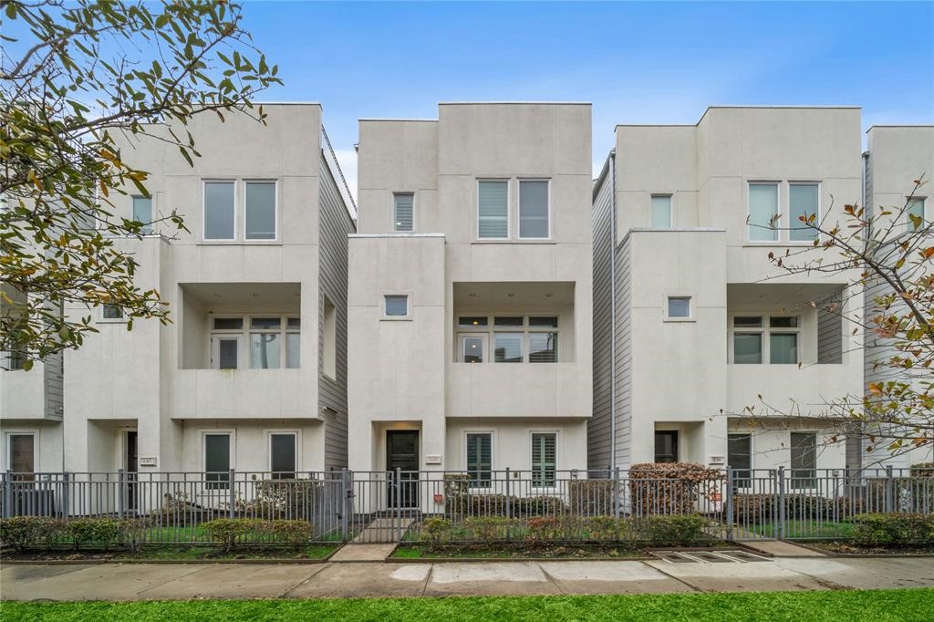 128 Pierce Street Houston TX 77002
