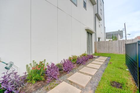 8409 Hempstead Road I Houston TX 77008
