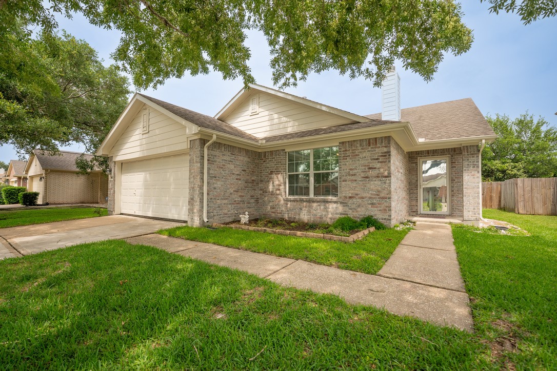 7830 Hunters Peak Lane Baytown TX 77523