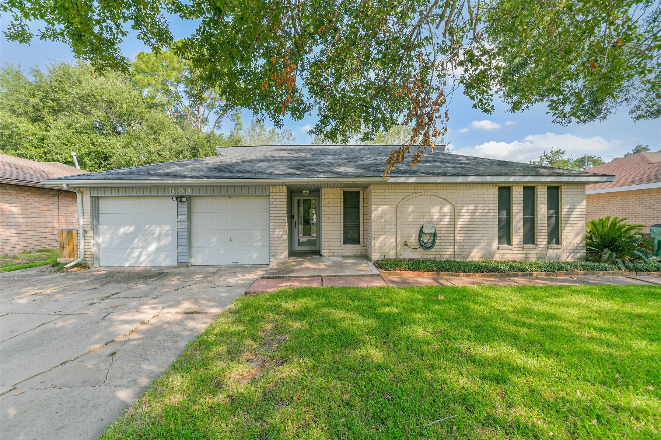 303 Stratmore Drive Friendswood TX 77546